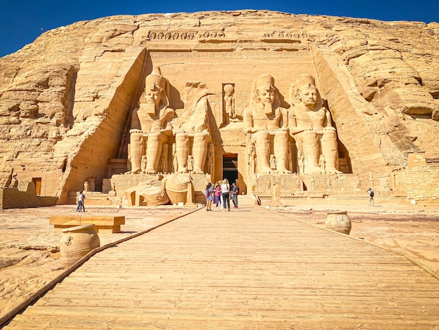 Abu Simbel una roccia in Nubia due antichi templi egizi al tempo di Ramses II