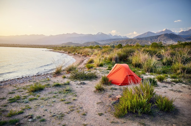 Accampamento al lago Issyk Kul