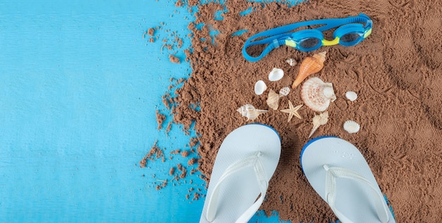 Accessori da spiaggia sulla sabbia