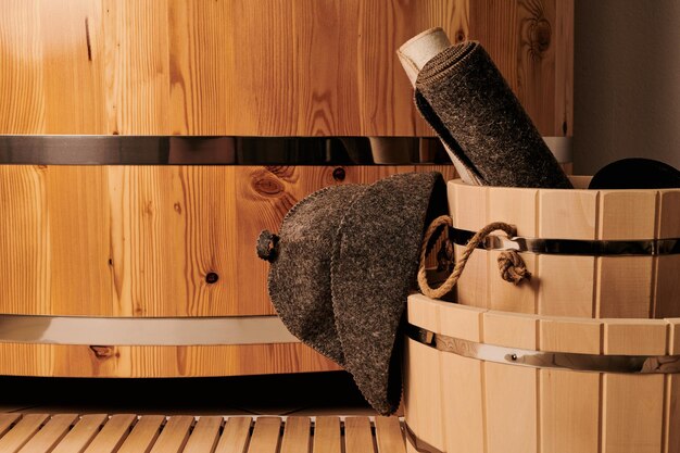 Accessori per sauna in un interno in legno