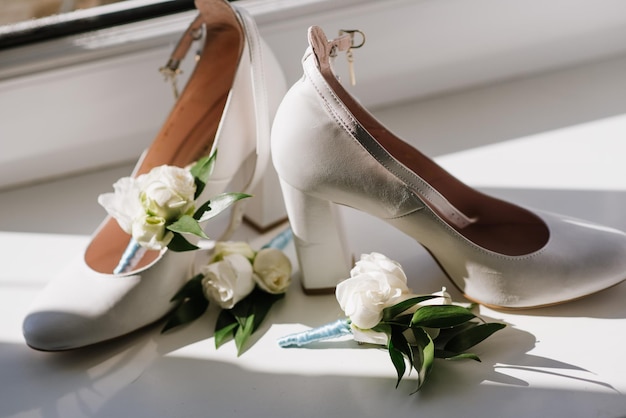 Accessori per spose pretarazioni per il giorno del matrimonio, scarpe e asole