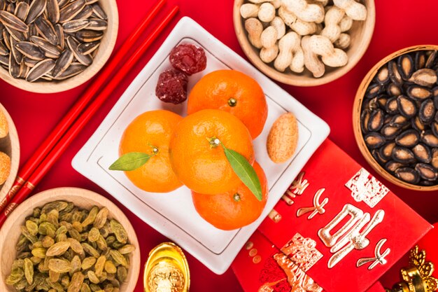 Accessori vista dall'alto Decorazioni per feste cinesi di Capodanno. Benedizione cinese di grande fortuna