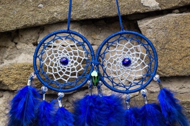Acchiappasogni fatti a mano con fili di piume e pendenti in corda di perline