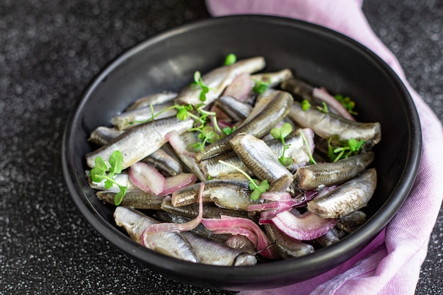 acciughe pesce frutti di mare insalata marinata antipasto aringhe piccole