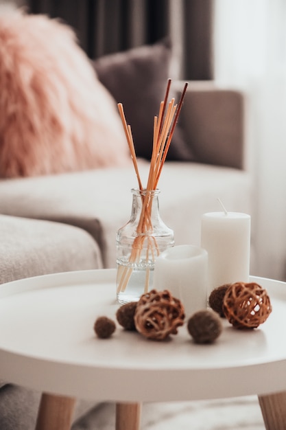 Accoglienti decorazioni per la casa all'interno