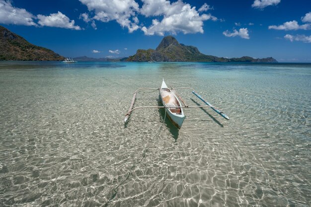 Acqua cristallina poco profonda bassa marea isole paradisiache esotiche natura incredibile di Palawan Filippine