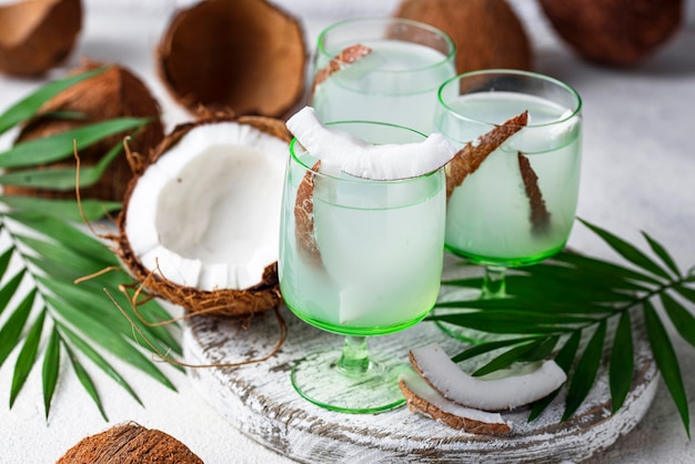 Acqua di cocco fresca sana naturale