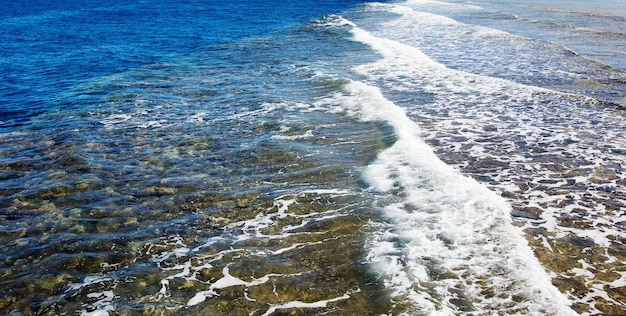 Acqua di mare blu