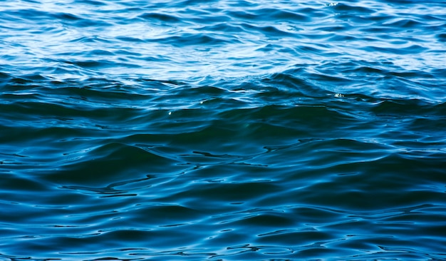 Acqua di mare blu