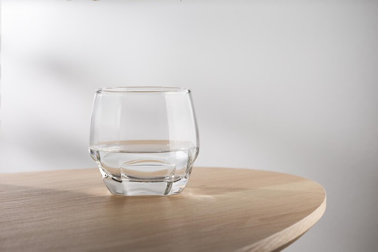 Acqua in un bicchiere