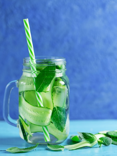 Acqua infusa cetriolo con menta