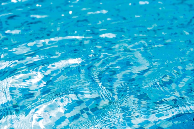 Acqua nel fondo di struttura della piscina