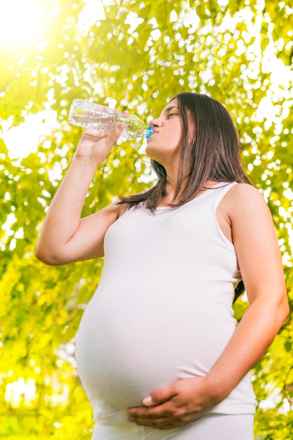 Acqua potabile della donna incinta