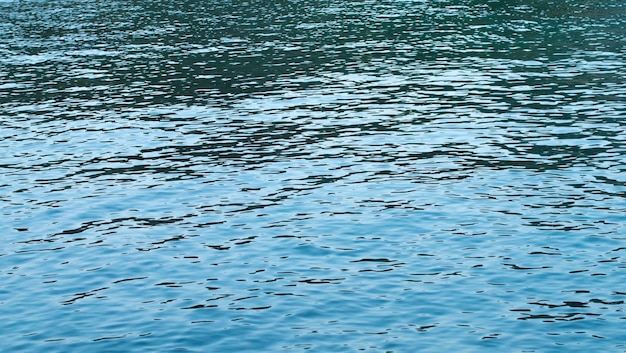 Acque blu e cristalline del Mar Mediterraneo sull'isola di Maiorca