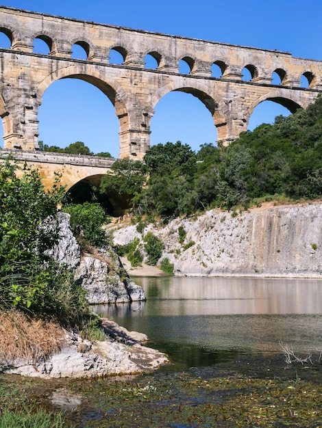 Acquedotto Pont du Gard sul fiume Gardon