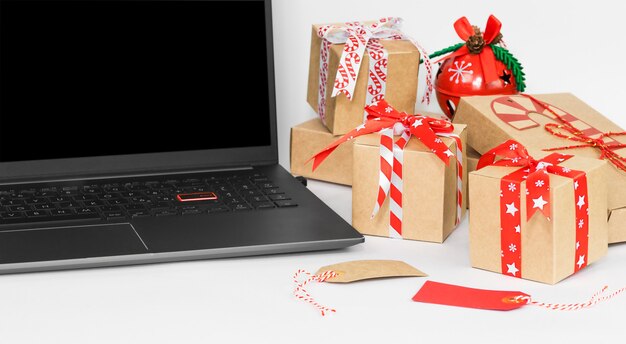 Acquistare online per Natale Ordinare regali di Natale pagando online
