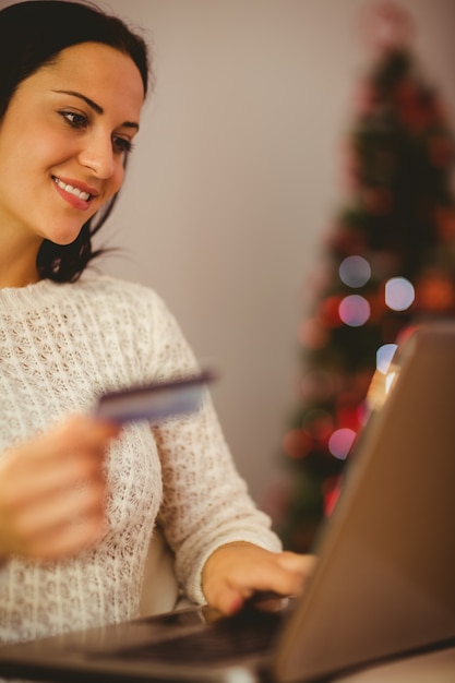 Acquisto abbastanza castana online a natale