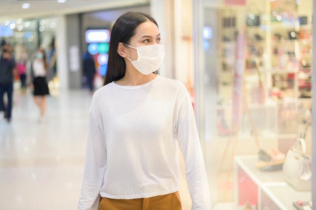 Acquisto della maschera protettiva da portare della donna