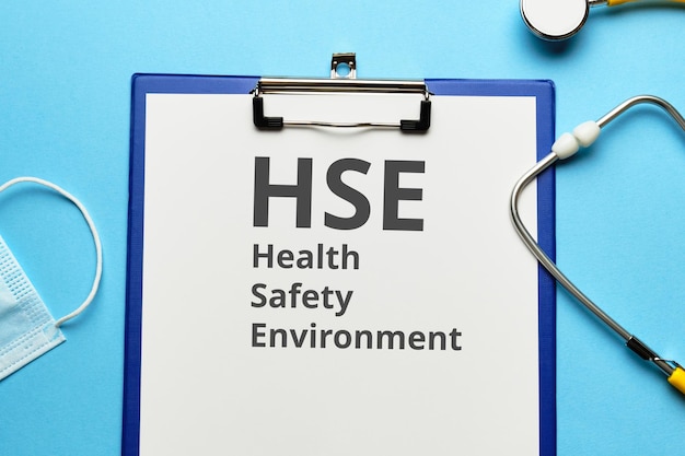 Acronimo HSE o Health Safety Environment Text on paper