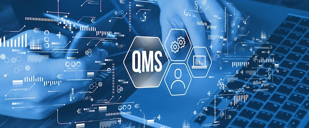 Acronimo QMS o sistema di gestione della qualità Schema astratto con testo e icone