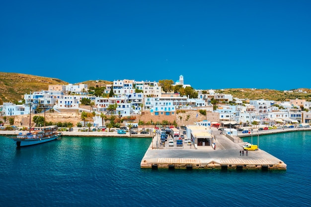 Adamantas Adamas città portuale dell'isola di milos grecia