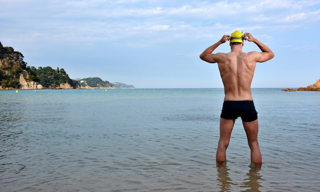 Addestramento del nuotatore sulla spiaggia