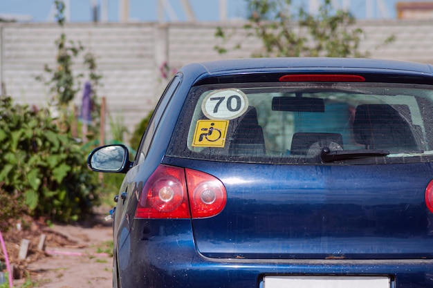 Adesivo 70 sul lunotto dell'auto