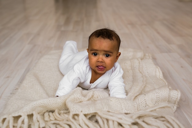 Adorabile bambino afroamericano. Persone di colore.