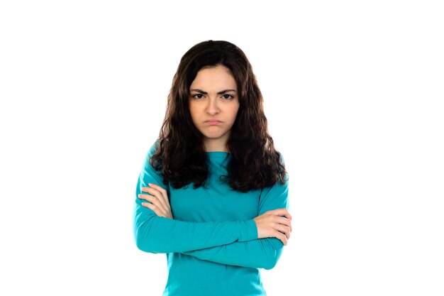 Adorabile ragazza adolescente con maglione blu isolato su un muro bianco