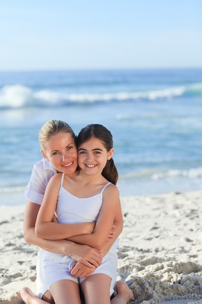 Adorabile ragazza con sua madre