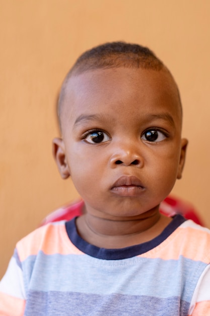 Adorabile ragazzino nero africano