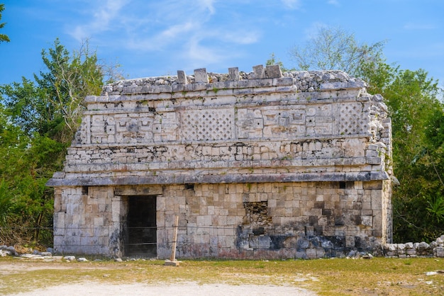 Adorare le chiese Maya Strutture elaborate per il culto al dio della pioggia Complesso monastico di Chaac Chichen Itza Yucatan Messico Civiltà Maya