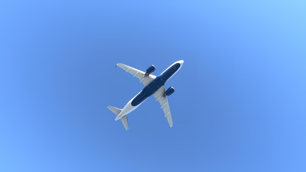 Aereo commerciale che vola sul cielo blu - Illustrazione 3D.