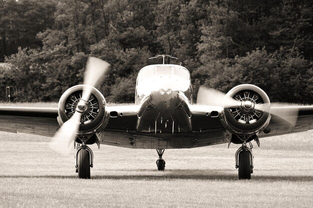 Aereo da combattimento in campo