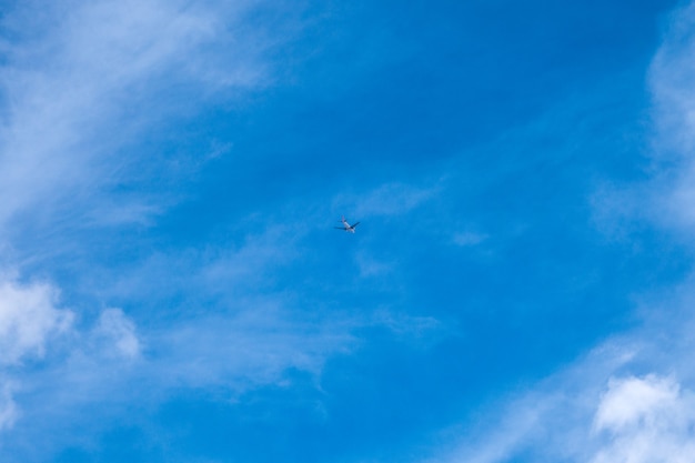 Aereo nel cielo