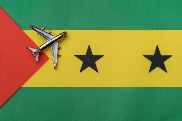 Aereo sopra la bandiera del concetto di viaggio di Sao Tome e Principe