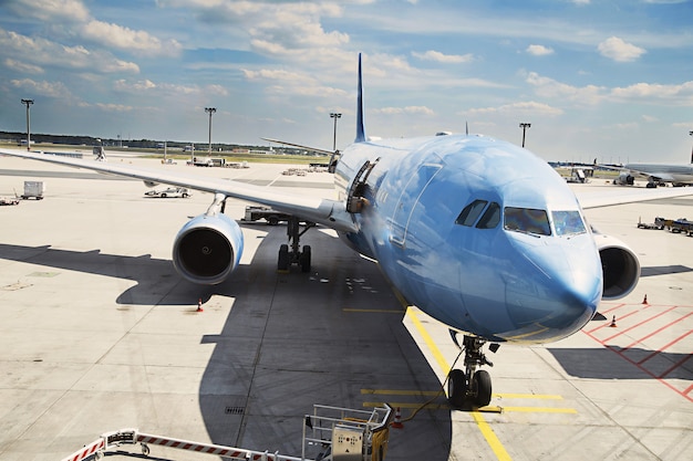 Aeroplano in preparazione per un volo