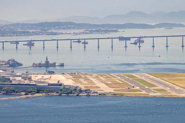 Aeroporto sulla costa del mare a Rio de Janeiro