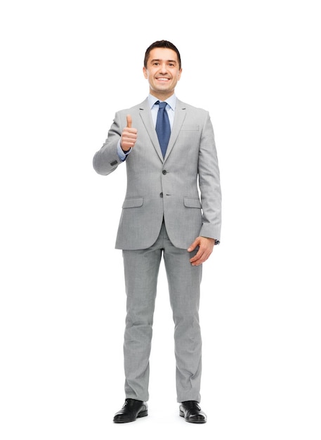 affari, persone, gesto e concetto di successo - uomo d'affari sorridente felice in tuta che mostra i pollici in su