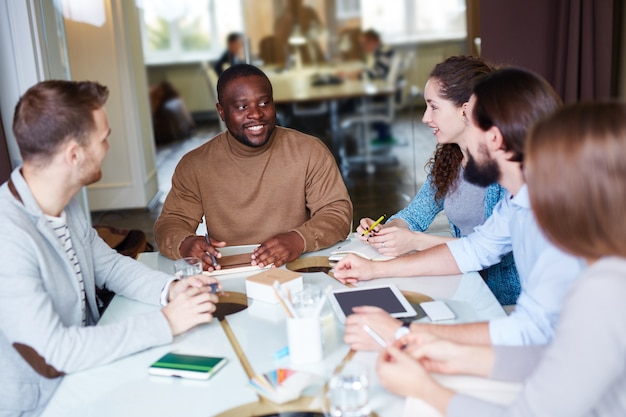 affari uomo d&#39;affari lavoro di squadra business attenzione