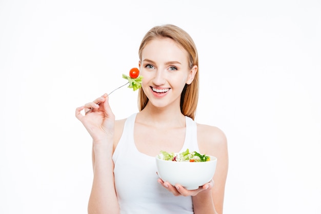 Affascinante giovane donna che mangia cibo sano