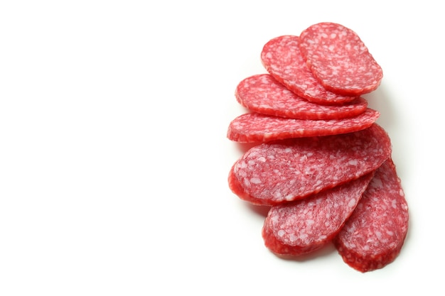 Affettare salame salsiccia isolato su sfondo bianco