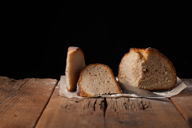 Affettato delizioso pane fresco.