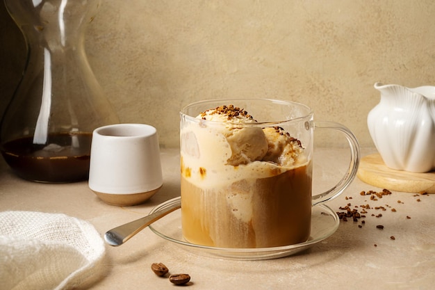 Affogato Caffè da dessert italiano e gelato in tazza di vetro