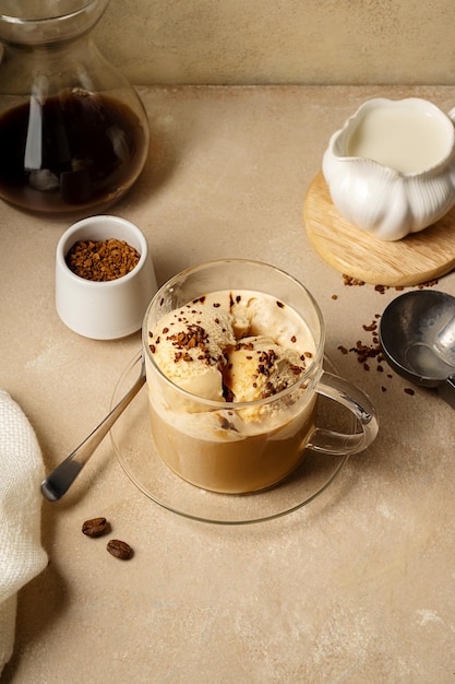 Affogato Caffè da dessert italiano e gelato in tazza di vetro