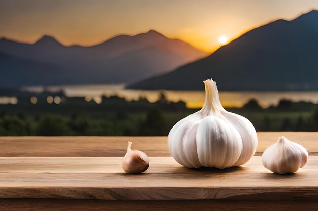 Aglio su un tavolo con le montagne sullo sfondo