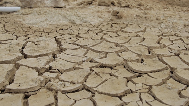 Agrietado suelo de arcilla en la estaciÃn seca