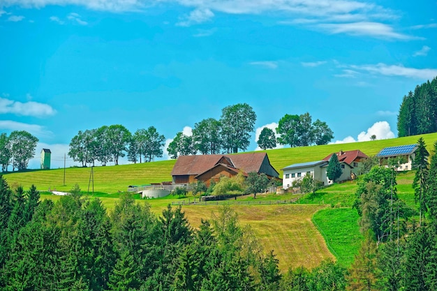 Agriturismo e bellissimo paesaggio agricolo nella campagna della Repubblica Ceca.