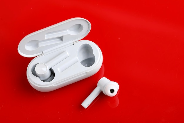 Air Pod o auricolari con custodia di ricarica wireless