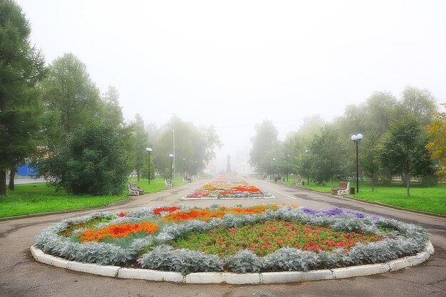 aiuola fiori parco cittadino / bella città vibrante fiori nel paesaggio, design urbano